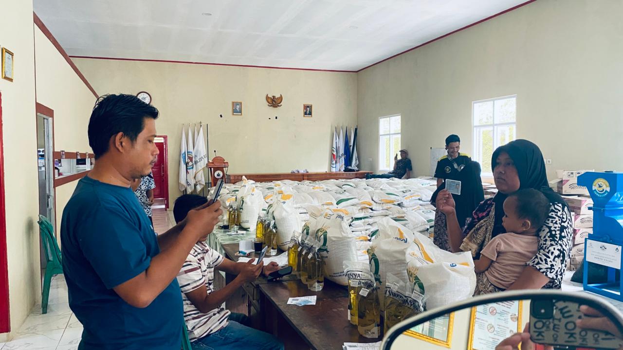 Pembagian Bantuan Pangan Alokasi Oktober–November 2025 di Desa Bojongmenteng
